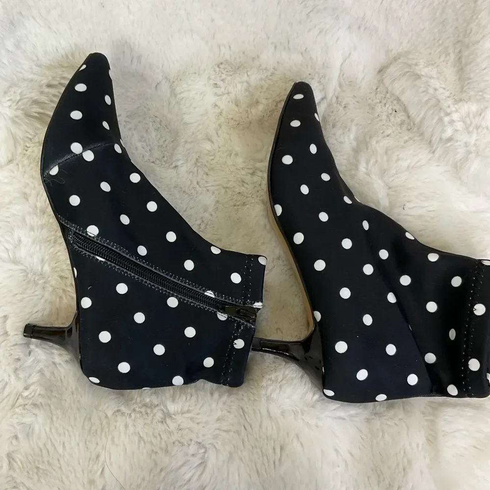 Betsey Johnson Black White Verona Polka Dot Side Zip Kitten Heel Booties Size 6